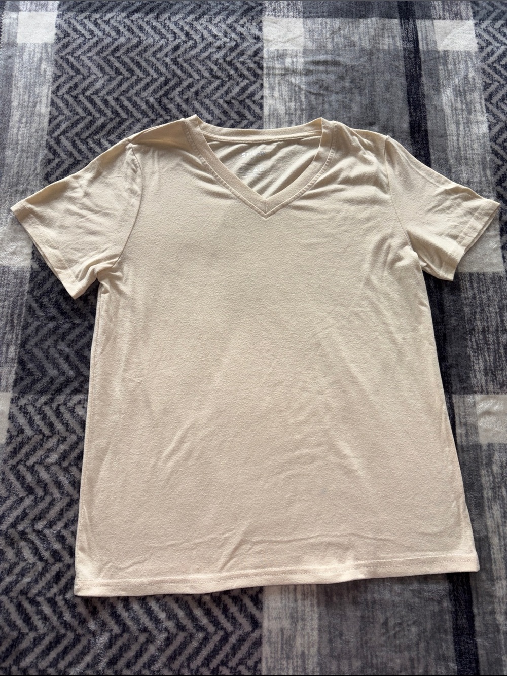 🐢SHEIN Light Beige V-Neck Tee